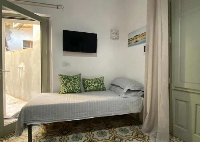 Apartment Monolocale 18 *