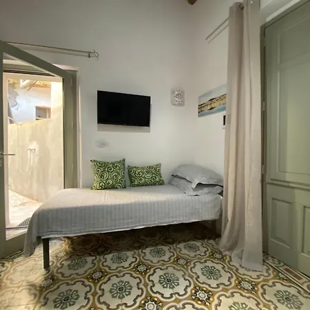 Apartment Monolocale 18 *